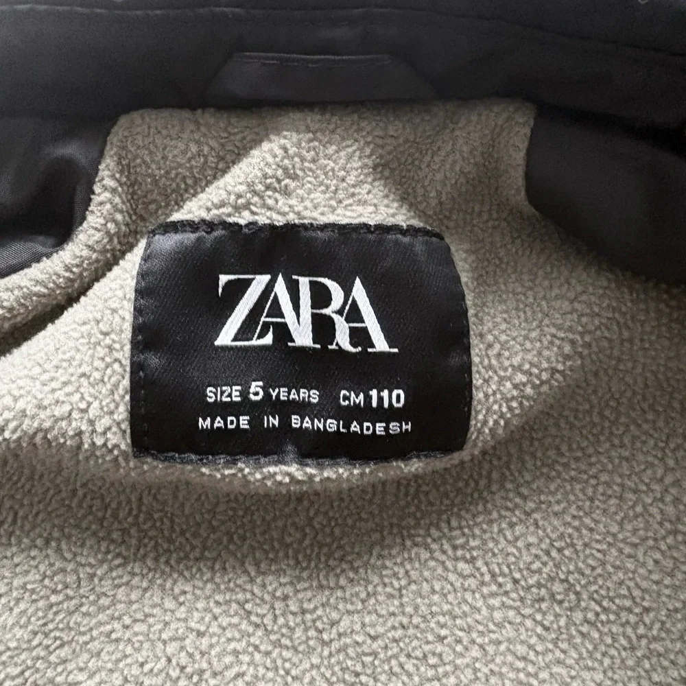 Zara Kids Black Jacket with fleece on the inside size 5Y